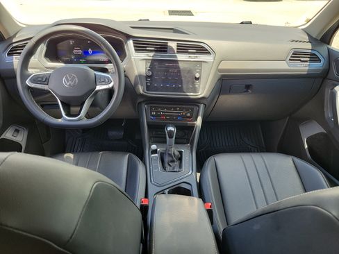 Used 2024 Volkswagen Tiguan SE FWD image 18