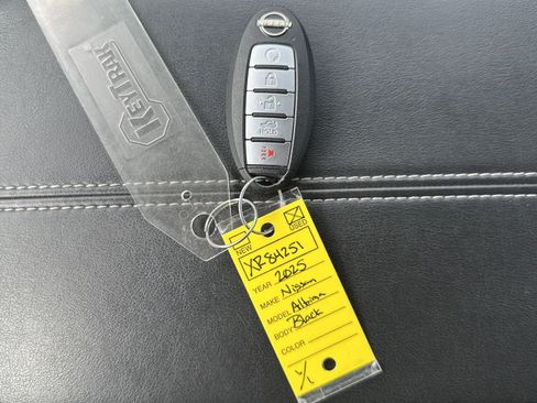 Used 2025 Nissan Altima 2.5 SV FWD image 35