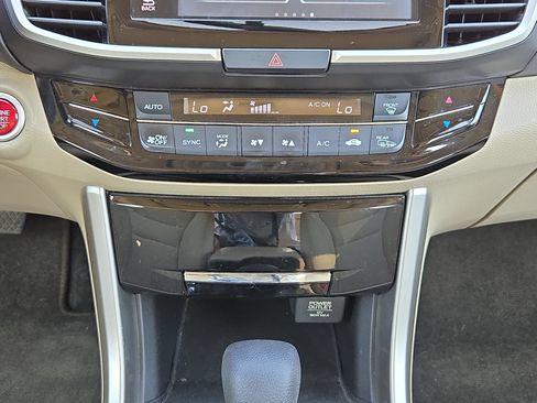 Used 2016 Honda Accord EX image 18
