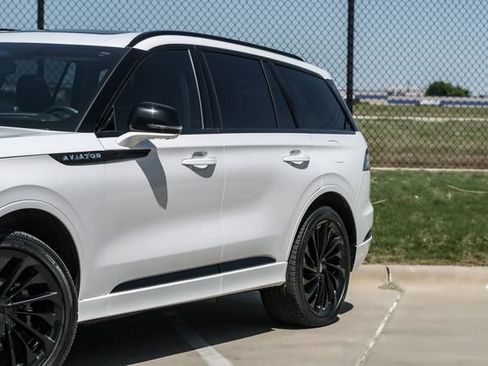 Used 2025 Lincoln Aviator Reserve w/ Jet Appearance Package AWD/4WD image 6