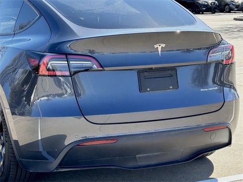 Used 2020 Tesla Model Y Long Range image 6