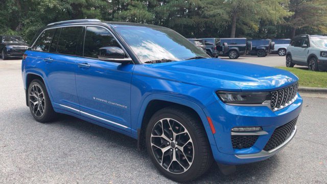 Used 2023 Jeep Grand Cherokee Summit AWD/4WD image 2