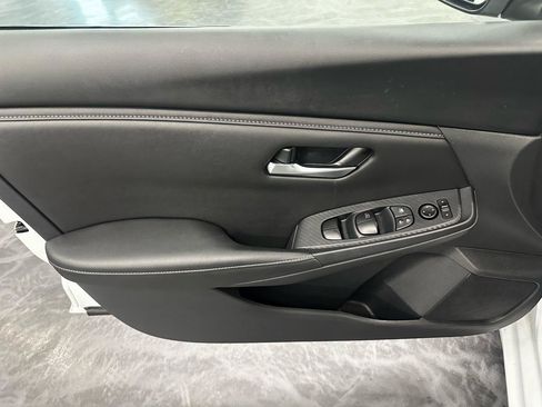 Used 2025 Nissan Sentra SV FWD image 10