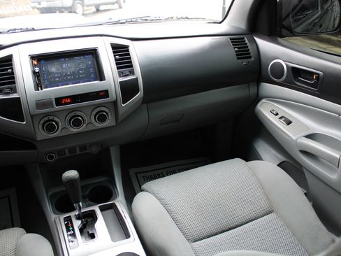 Used 2011 Toyota Tacoma PreRunner w/ TRD Sport Pkg w/JBL Audio image 11