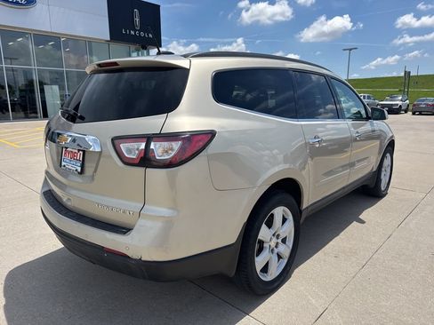 Used 2016 Chevrolet Traverse LT w/ Style and Technology Package FWD image 29