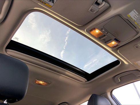 Used 2017 Subaru Outback 3.6R Limited image 12