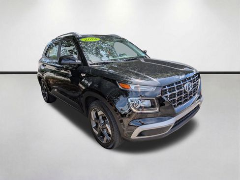 Used 2024 Hyundai Venue SEL FWD image 2