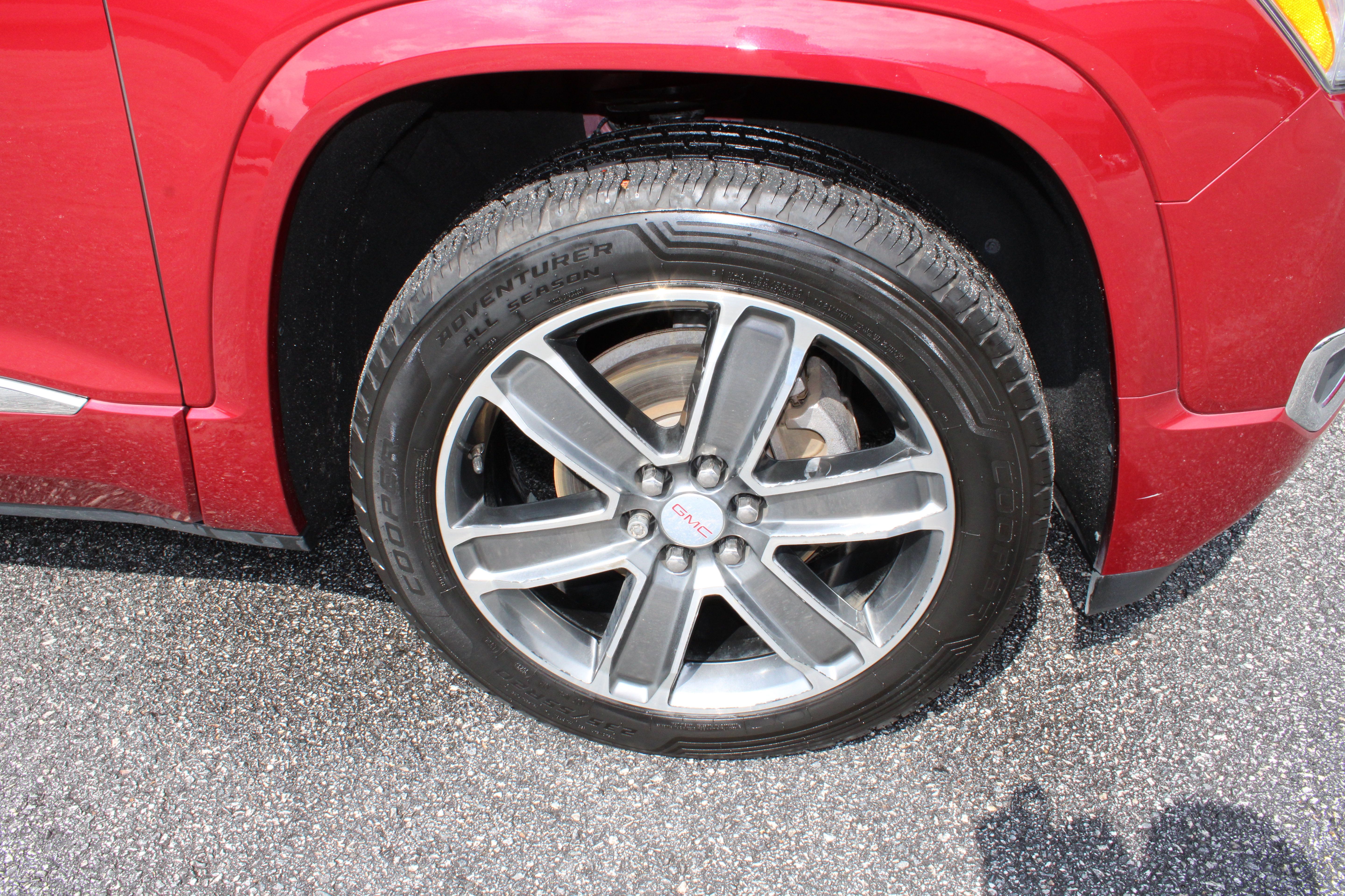 Used 2019 GMC Acadia Denali w/ Technology Package FWD image 9