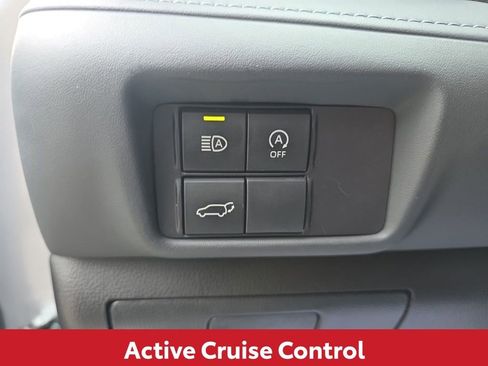 Used 2024 Toyota Highlander LE image 26