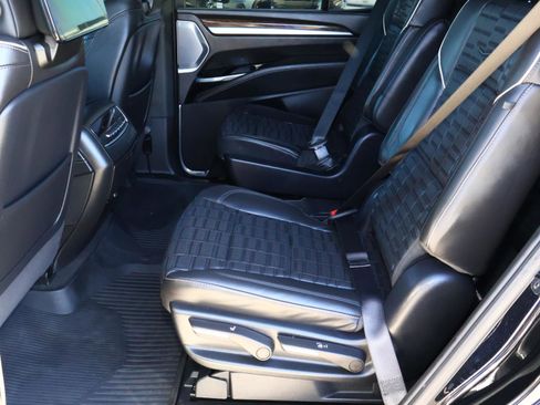 Used 2025 Cadillac Escalade Premium Luxury Platinum image 29