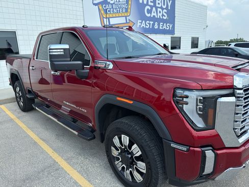 Used 2024 GMC Sierra 2500 Denali w/ Technology Package AWD/4WD image 4