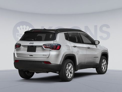 Used 2025 Jeep Compass Limited w/ Elite Group image 4