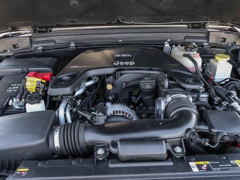 Used 2021 Jeep Gladiator Sport AWD/4WD image 34