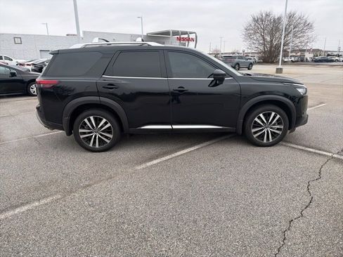 Used 2025 Nissan Pathfinder Platinum image 6