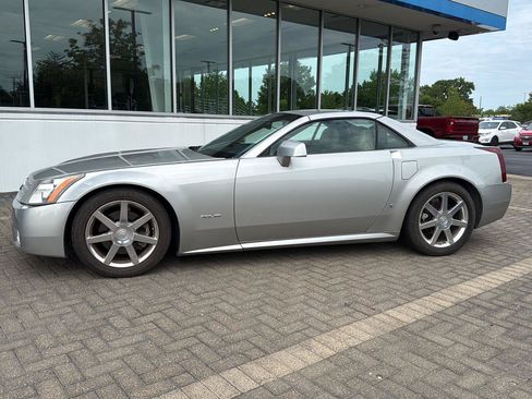 Used 2007 Cadillac XLR RWD image 2