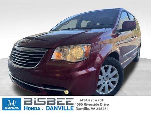 Used 2016 Chrysler Town & Country Touring image 1