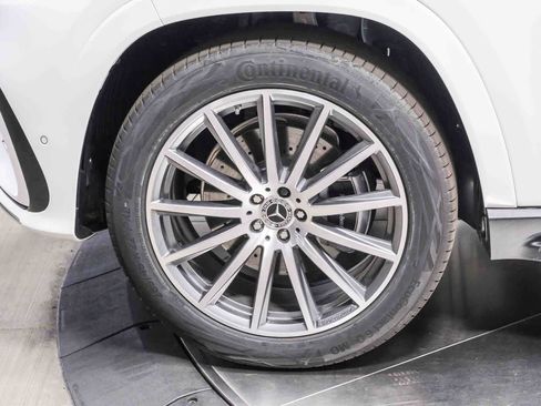 New 2026 Mercedes-Benz GLS 580 4MATIC image 10