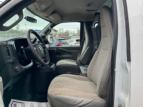 Used 2017 Chevrolet Express 2500 image 21