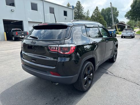 Used 2018 Jeep Compass Latitude AWD/4WD image 3