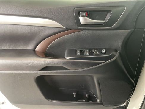 Used 2019 Toyota Highlander XLE image 28