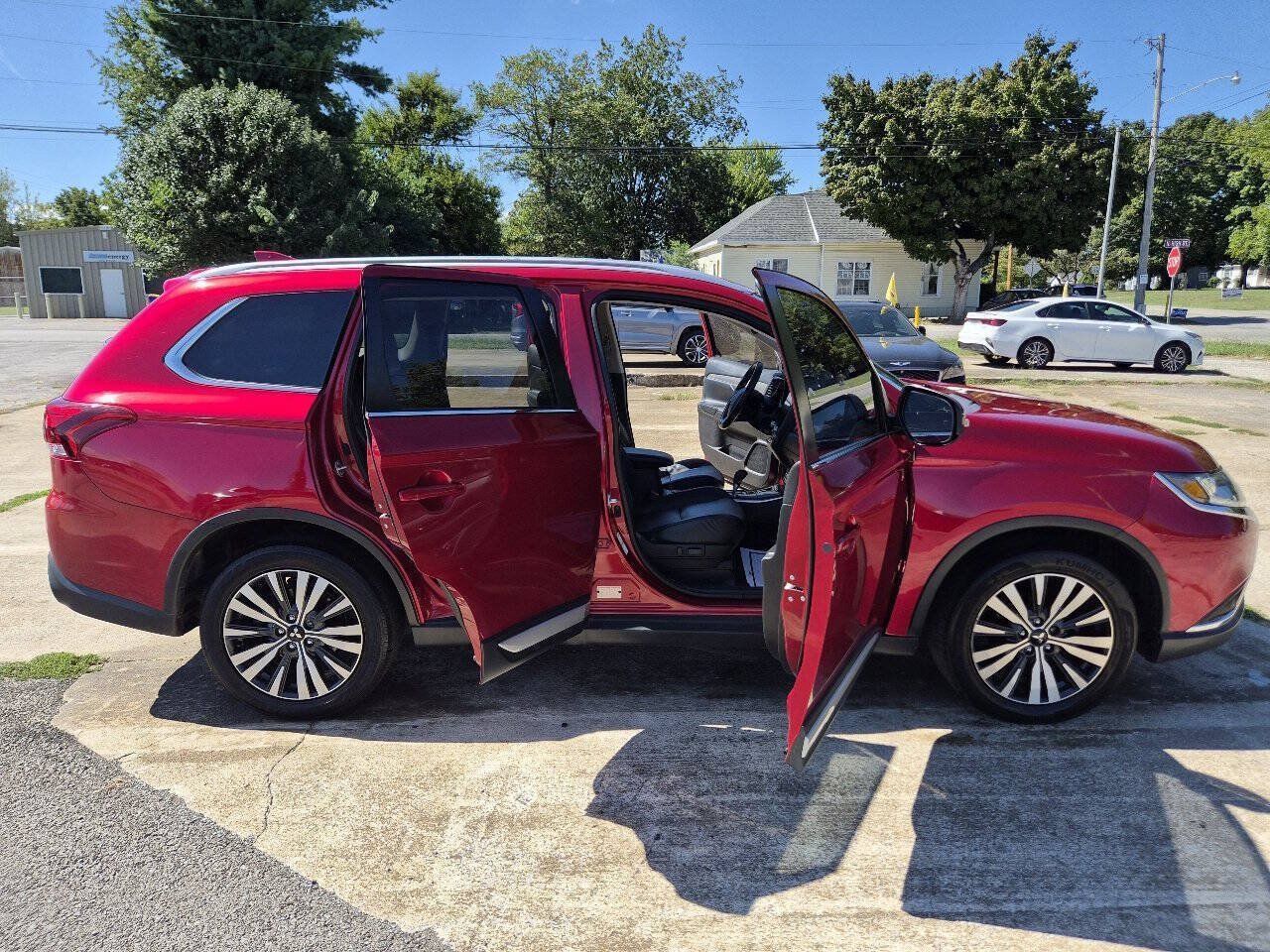 Used 2020 Mitsubishi Outlander SEL AWD/4WD image 19