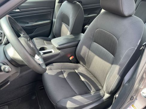 Used 2025 Nissan Altima 2.5 SV image 33