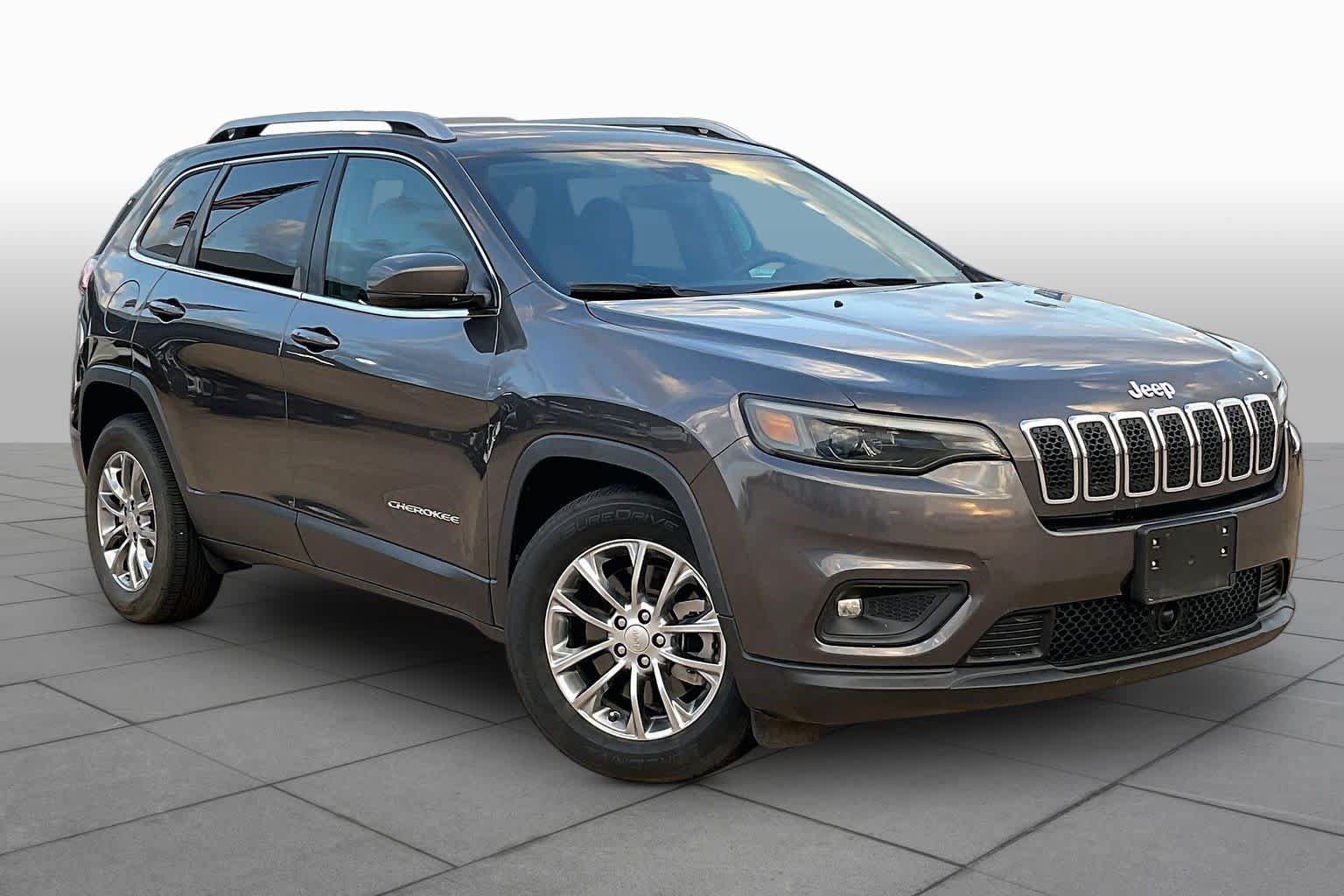 Used 2021 Jeep Cherokee Latitude Plus w/ Sun & Sound Group FWD image 4