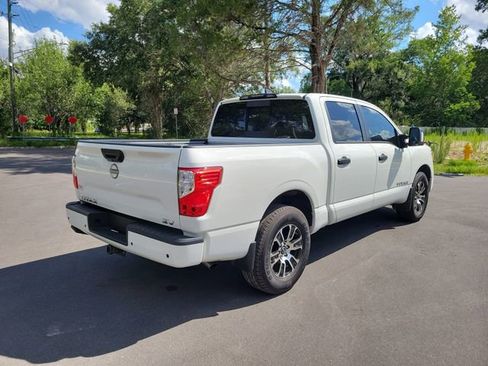 Used 2024 Nissan Titan SV w/ SV Convenience Package RWD image 2