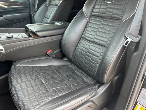 Certified 2024 Cadillac Escalade ESV Premium Luxury Platinum AWD/4WD image 12