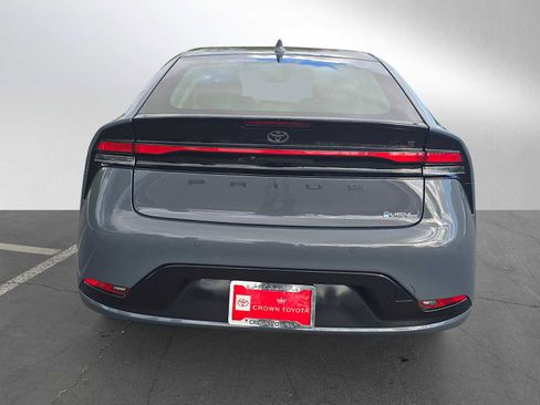 Used 2025 Toyota Prius XLE image 4