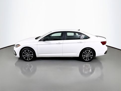 Used 2025 Volkswagen Jetta Sport image 2