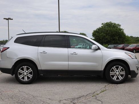 Used 2015 Chevrolet Traverse LT image 7