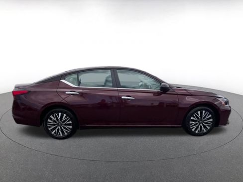 Used 2025 Nissan Altima 2.5 SV FWD image 16