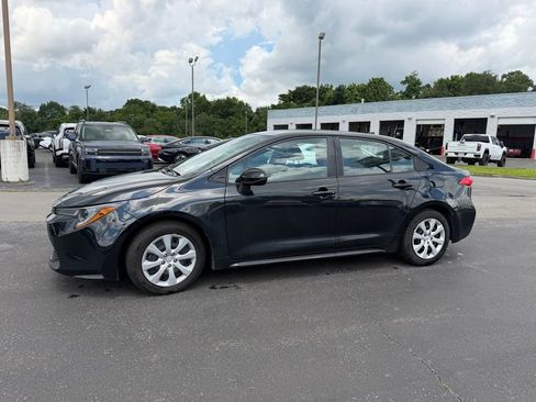Used 2021 Toyota Corolla LE FWD image 12