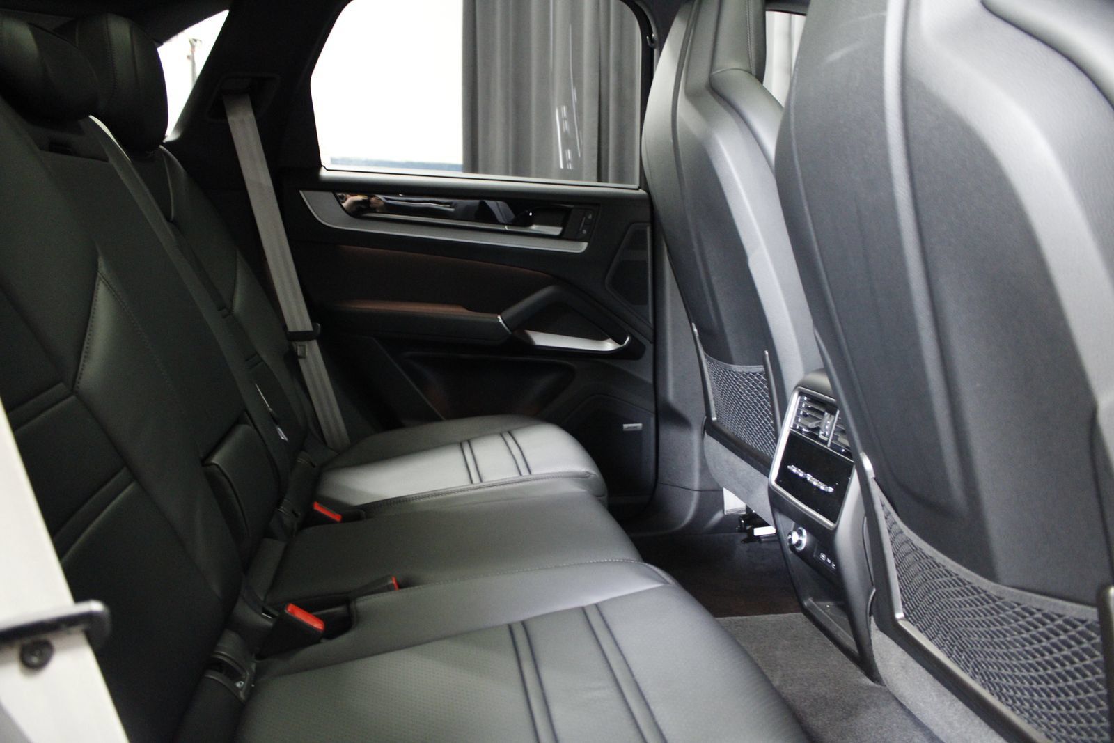 Certified 2026 Porsche Cayenne E-Hybrid AWD/4WD image 48