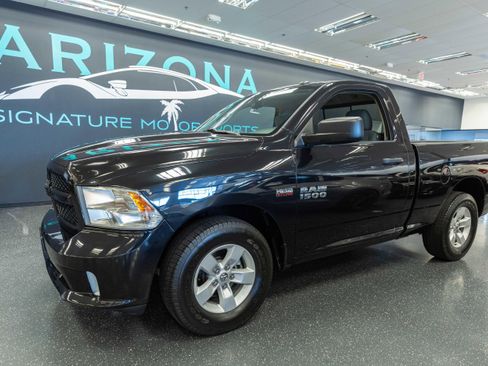 Used 2017 RAM 1500 Express RWD image 1
