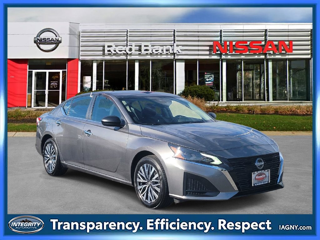 Used 2025 Nissan Altima 2.5 SV AWD/4WD image 1