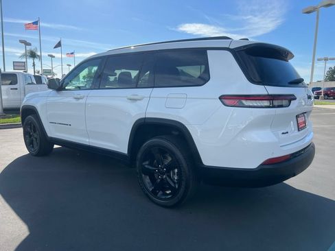 Used 2023 Jeep Grand Cherokee L Laredo AWD/4WD image 21