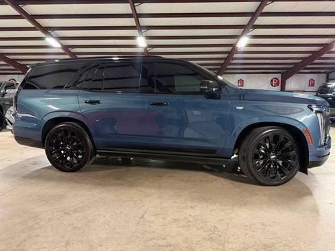 Used 2026 Cadillac Escalade Platinum Sport w/ LPO, ONYX Package AWD/4WD image 5