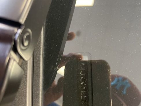 Used 2024 Mitsubishi Outlander SE image 2