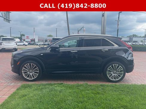 Used 2024 Cadillac XT4 Premium Luxury AWD/4WD image 11