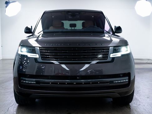 Used 2023 Land Rover Range Rover SE image 2