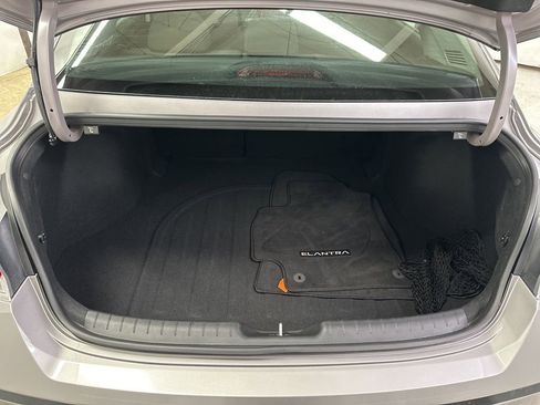 Used 2025 Hyundai Elantra SEL image 20
