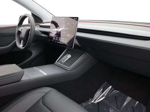Used 2026 Tesla Model Y AWD image 42
