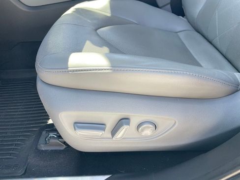 Used 2024 Toyota Highlander Platinum image 6