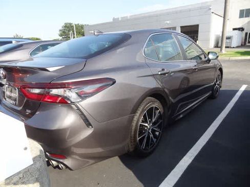 Used 2023 Toyota Camry SE w/ Cold Weather Package FWD image 4