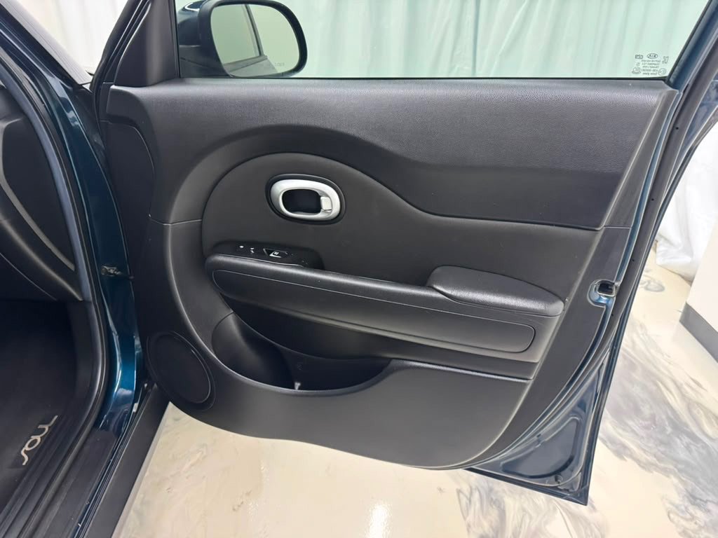 Used 2017 Kia Soul + FWD image 13