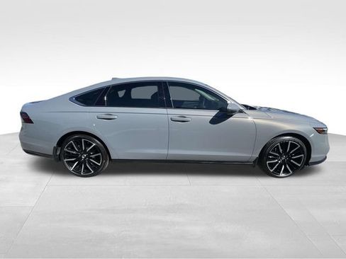 Used 2025 Honda Accord Touring image 2