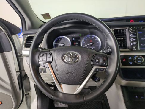 Used 2019 Toyota Highlander Limited AWD/4WD image 17