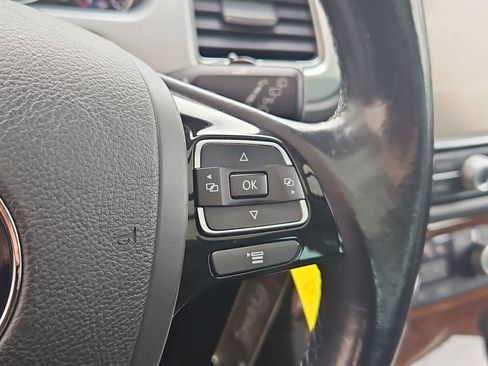 Used 2015 Volkswagen Touareg TDI AWD/4WD image 25